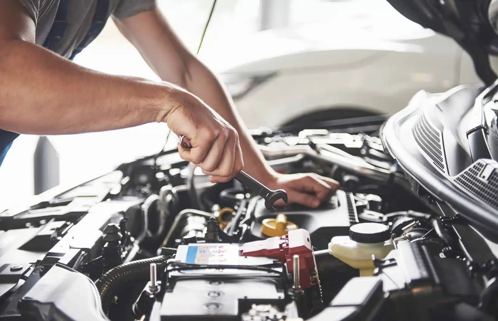 car service worker repairing